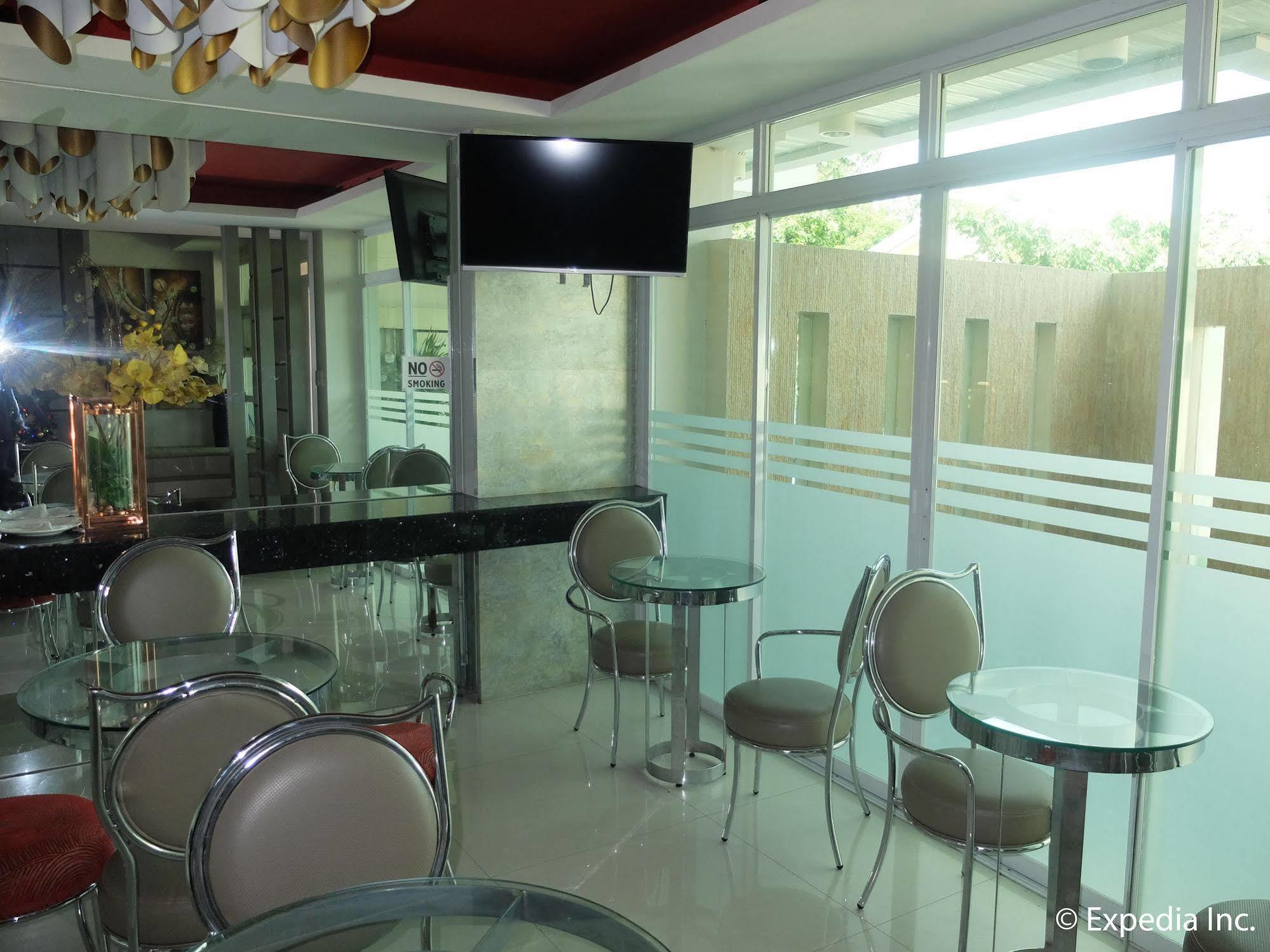 Klm Condotel Angeles Exterior photo