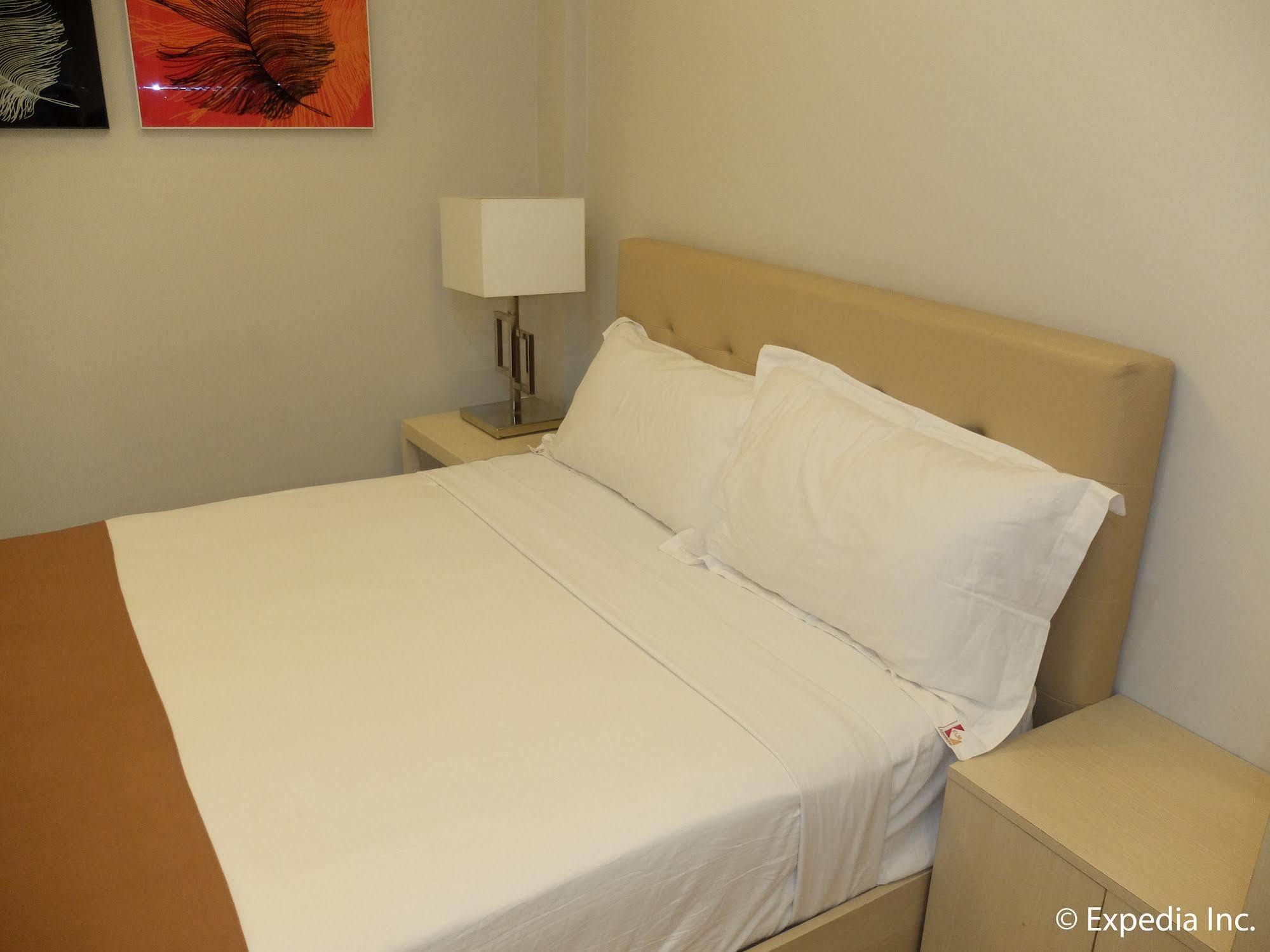 Klm Condotel Angeles Exterior photo